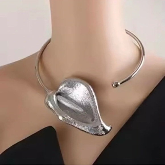 Anthropologie Horseshoe Lotus Silver Bangle Flower Necklace - Picture 5 of 12